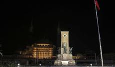 Türkiyədə dindarlara birgə bayram namazı qılmağa icazə verilib