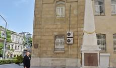 Prezident İlham Əliyev Azərbaycan Xalq Cümhuriyyətinin şərəfinə ucaldılmış abidəni ziyarət edib