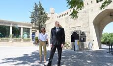 Prezident İlham Əliyev və birinci xanım Mehriban Əliyeva İçərişəhərin bir hissəsində aparılan bərpa-konservasiya işləri ilə tanış olublar