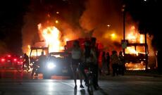 Polis əməkdaşları afroamerikalı Ceykob Bleykə atəş açdıqlarına görə  iğtişaşlar başlayıb