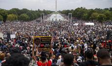 Vaşinqtonda minlərlə insan irqçilik əleyhinə yürüşə çıxıb