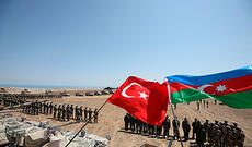 “Nezavisimaya qazeta” Rusiya tərəfindən silahlandırılan Ermənistana haqq qazandırmaq üçün Azərbaycana böhtan atır