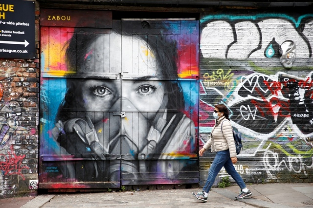 Böyük Britaniyada 6 nəfərdən artıq insanın bir yerə toplaşması qadağan olunub