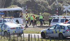 Yeni Zelandiyada məktəb avtobusu qatarla toqquşub