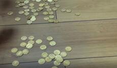 İstanbuldan Bakıya qızıl sikkələr gətirən şəxs tutuldu - Video