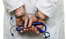 Baş həkim rüşvətə görə vəzifəsindən qovuldu