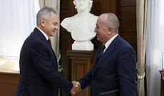 Rusiya və Ermənistan müdafiə nazirləri regional məsələləri müzakirə ediblər