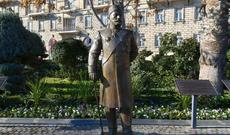 Tağıyevin abidəsində postamentdən niyə imtina edildi?