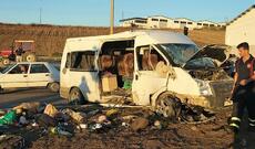 Türkiyədə mikroavtobus aşıb, onlarla yaralanan var