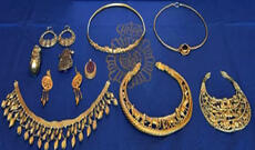 Polis oğurlanmış tarixi əsərləri satmağa cəhd edənləri həbs edib