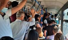 Avtobusda xanıma nömrə vermək istədi, cavabın ağır aldı - VİDEO