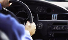 Kürdəmir rayonu ərazisində saxlanılan E.Ələkbərovun avtomobili sürücülük hüququ olmadan idarə etməsi və narkotik vasitənin təsir altında olması müəyyən olunub