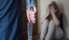 Qəssab arvadını bıçaqlayıb