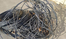 Yasamal rayonu ərazisindəki yaşayış binalarından birinin damından elektrik naqili oğurlamaqda şübhəli bilinən paytaxt sakini E.Əhmədov saxlanılıb