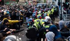 Londonda etiraz aksiyaları zamanı 9 polis əməkdaşı yaralanıb