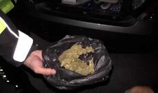 Yol polisləri narkotikin təsiri altında avtomobil idarə edən sürücünü saxlayıb - VİDEO