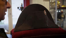 Napoleonun imzalı papağı rekord qiymətə satılıb