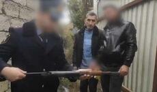 Əldə etdiyi “Kalaşnikov” avtomatını könüllü təhvil vermək əvəzinə gizlədən şəxs saxlanılıb