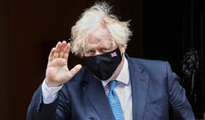 Böyük Britaniyanın keçmiş baş naziri "COVID-19" qurbanlarının ailələrindən üzr istəyib