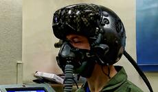 "F-35 Lightning II" pilotunun dəbilqəsi bir helikopterdən bahadır