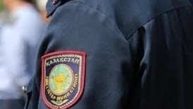 Almatıda polis 14 yaşlı qızı zorlayıb