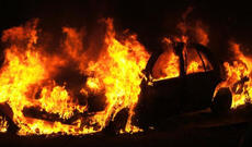 Bakıda təmir sexi içindəki maşınla birgə yandı