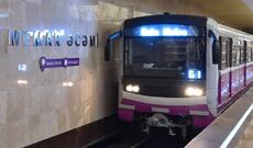 Bakı metrosunda stansiya yoluna düşən qadın ölüb