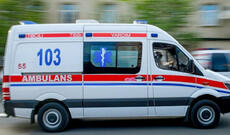 Çağırışa gedən təcili yardım avtomobilinin üzərinə ağac düşüb