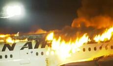 Tokio hava limanında təyyarə yanıb