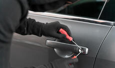 Bakıda bayram günü yeniyetmələr üç avtomobilə zərər vurub birini qaçırdılar