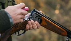 Arvadını qayınatasının hədiyyə etdiyi silahla öldürüb