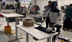 Teslanın hazırladığı robot köynəyi qatlamağı bacarıb