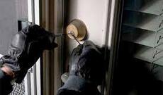 Ticarət mərkəzindən 7 000 manatlıq oğurluq edildi