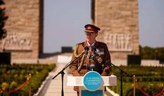 Britaniya ordusunun komandanı əhalini Rusiya ilə müharibəyə hazırlaşmağa çağırıb