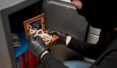 Bakıda evdən 17 min manat dəyərində qızıl oğurlandı