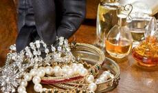 Bakıda mənzildən 35 min manatlıq zinət əşyaları oğurlandı