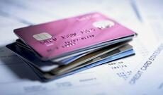 Bank kartlarından oğurluq edən qadın tutuldu