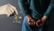 Sumqayıtda dəmir yolu stansiyasında saxlanılan silahlı şəxsdən narkotik də götürülüb