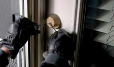 Bakıda evdən 12 min manat oğurlanıb