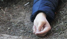 Motosikletlə sərxoş kişinin üstündən keçdi, öldü