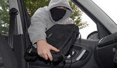 Avtomobildən içərisində 46 milyon pul olan çantanı oğurlayan şəxs saxlanılıb