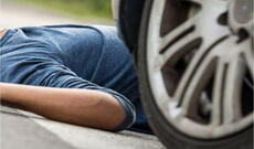 Sabirabadda avtomobil piyadanı vurub