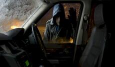 Bakıda ayıq sürücü müştərinin “Land Rover”indən oğurluq etdi