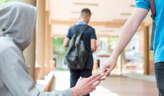 İsveçdəki cinayətkar qruplar getdikcə daha çox azyaşlını öz fəaliyyətlərinə cəlb edir