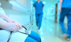 Qaraçuxur qəsəbəsində avtomobil gənc qızı vuraraq xəsarət yetirib