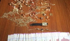 Binəqədi rayonu ərazisindəki evlərin birindən 2000 manat pul və  qızıl zinyət əşyaları oğurlanıb