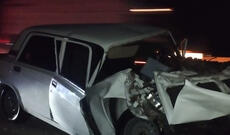 Kürdəmirdə minik avtomobili yük maşınına çırpılıb, ölən var