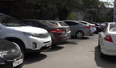 Bakıda binaların həyətlərini avtomobillərlə zəbt edənlər…