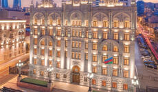 Bakıda maşının qapısını açıb ətrafa silah nümayiş etdirən şəxslə bağlı araşdırma aparılır