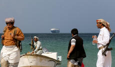 Britaniya gəmisi Yəmən sahillərində raketlə hücuma məruz qalıb